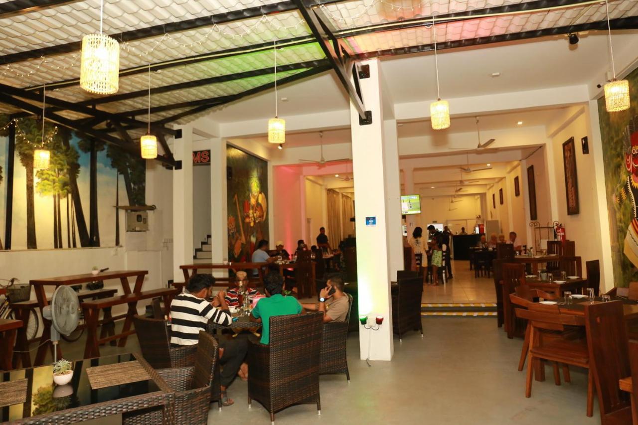 Hotel Coconut Primitive Negombo Exteriér fotografie